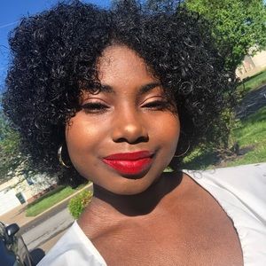 Meet your Posher, Idaya